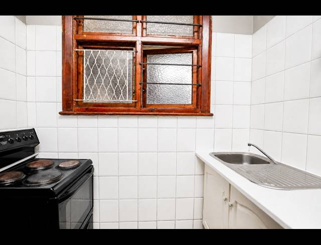 1.5 BEDROOM APARTMENT FOR SALE IN ESSENWOOD